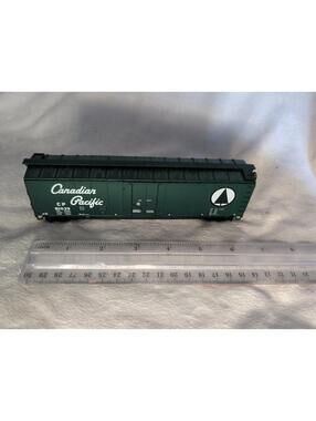 Athearn HO Assembled Kit #1328 Canadian Pacific CP #81039 50' Plug Door  BoxCar